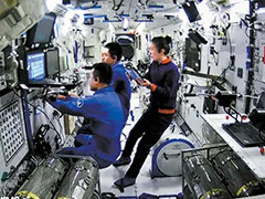 神舟十三号航天员完成手控遥操作货运飞船与空间站组合体交会对接试验
