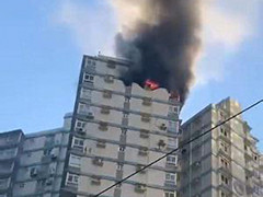 上海静安一高层民宅起火 未造成人员伤亡