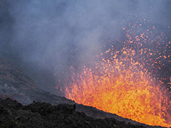 汤加火山喷发 多国发布海啸预警