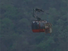印度缆车故障致11人被困 空中救援6小时终脱险