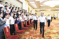 汪洋会见中国共产党全国台湾省籍党员代表会议代表