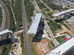 武大高速跨铁路立交桥六次“转身”实现双向连通