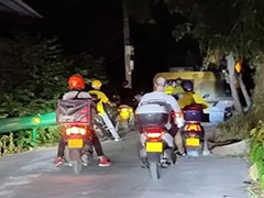 重庆摩托“兄弟连”硬核运送救火物资