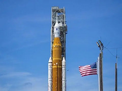 美国新一代登月火箭因引擎故障推迟发射