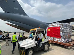 中方向巴基斯坦提供的人道主义援助物资抵达卡拉奇
