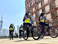 上海：“自行车巡警”首次亮相南京路步行街