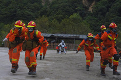 四川泸定6.8级地震抢险救援及安置工作持续开展