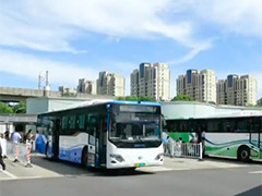 上海申崇线迎来大客流 公交多措并举保障营运