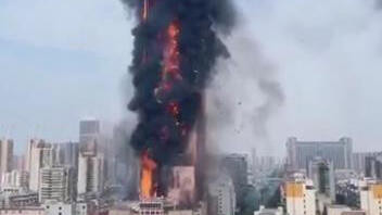 湖南长沙中国电信大楼昨日发生火灾