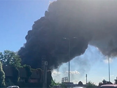 巴黎一农贸市场起火 未造成人员伤亡