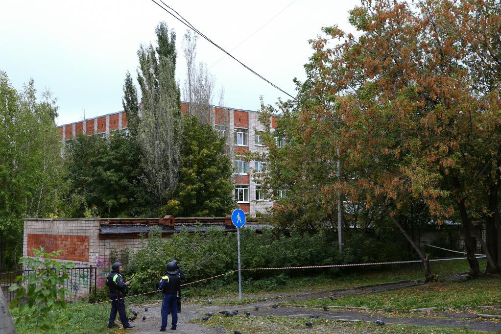 俄罗斯伊热夫斯克发生校园枪击事件 已致17人死亡