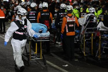 韩国首尔发生踩踏事故 已致149人死亡超150人受伤