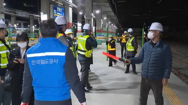 韩国一列车在首尔脱轨 31人受伤