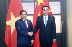 李克强会见越南总理