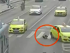 重庆：儿童横穿马路司机猝不及防