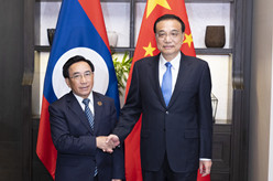 李克强会见老挝总理