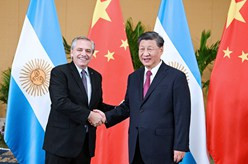 习近平会见阿根廷总统