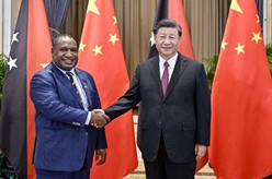 习近平会见巴布亚新几内亚总理