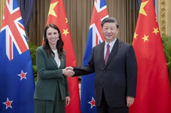 习近平会见新西兰总理