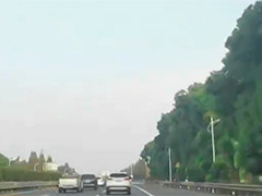 浙江东阳：驾驶员酒驾后在高速路停车睡觉