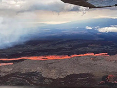 世界最大活火山38年来首次喷发