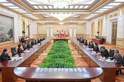 李克强会见老挝人民革命党中央总书记、国家主席