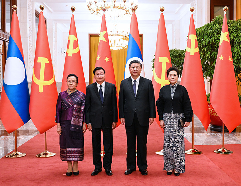习近平同老挝人民革命党中央总书记、国家主席举行会谈