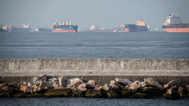 多艘油轮在博斯普鲁斯海峡发生拥堵