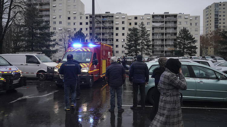 法国东南部一住宅楼失火致至少10人死亡