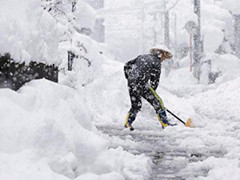 日本多地降暴雪 交通受影响