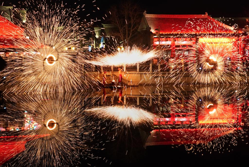 全国各地多彩活动欢度新年