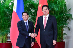 栗战书会见菲律宾总统