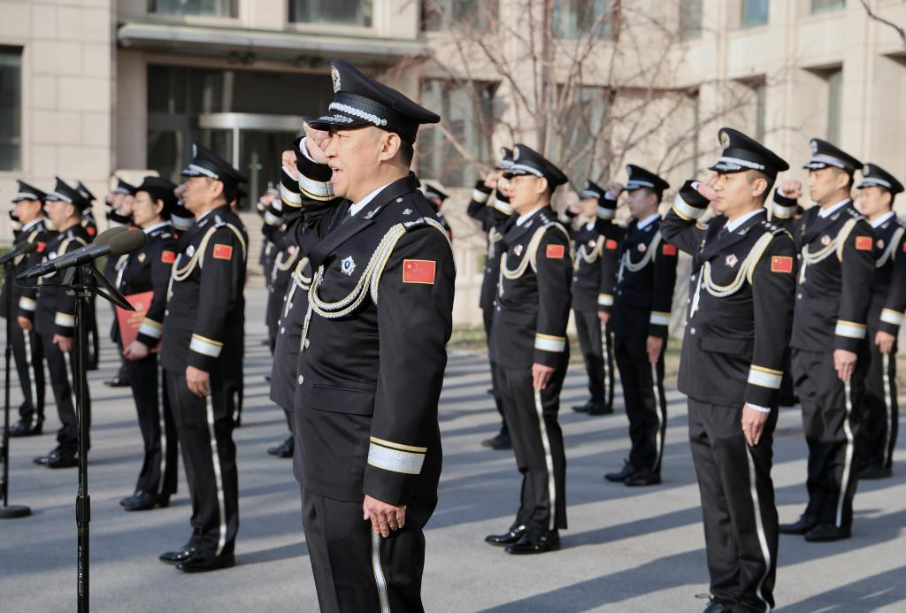 各地举行形式多样的警察节活动