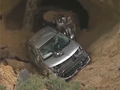 美国冬季风暴持续肆虐 加州17人死亡