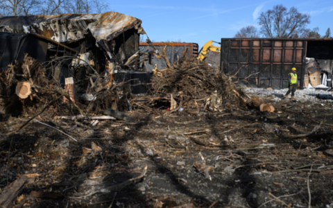 美俄亥俄州列车脱轨事故现场挖出大量受污染土壤