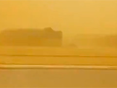 美国得州遭沙尘暴侵袭 橙色沙尘遮天蔽日