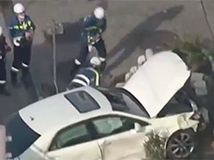 日本大阪一车辆冲入医院造成两人死亡