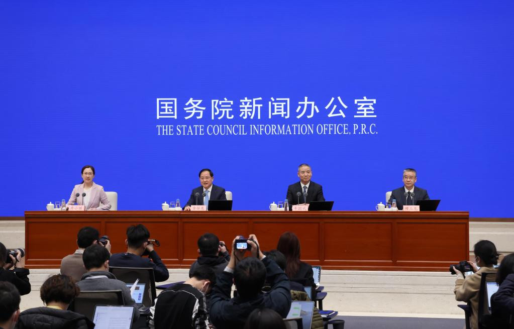 【权威部门话开局】工信部：加快推进新型工业化