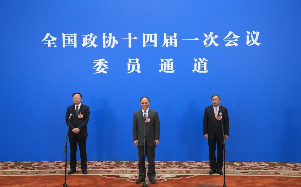 全国政协十四届一次会议首场“委员通道”开启