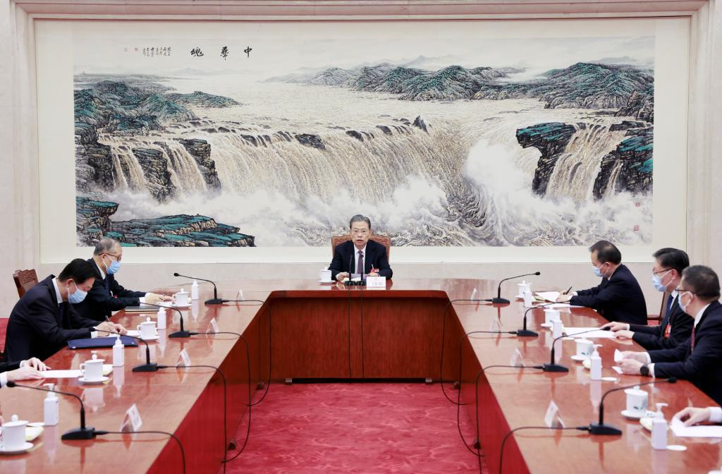 十四届全国人大一次会议主席团常务主席第一次会议举行