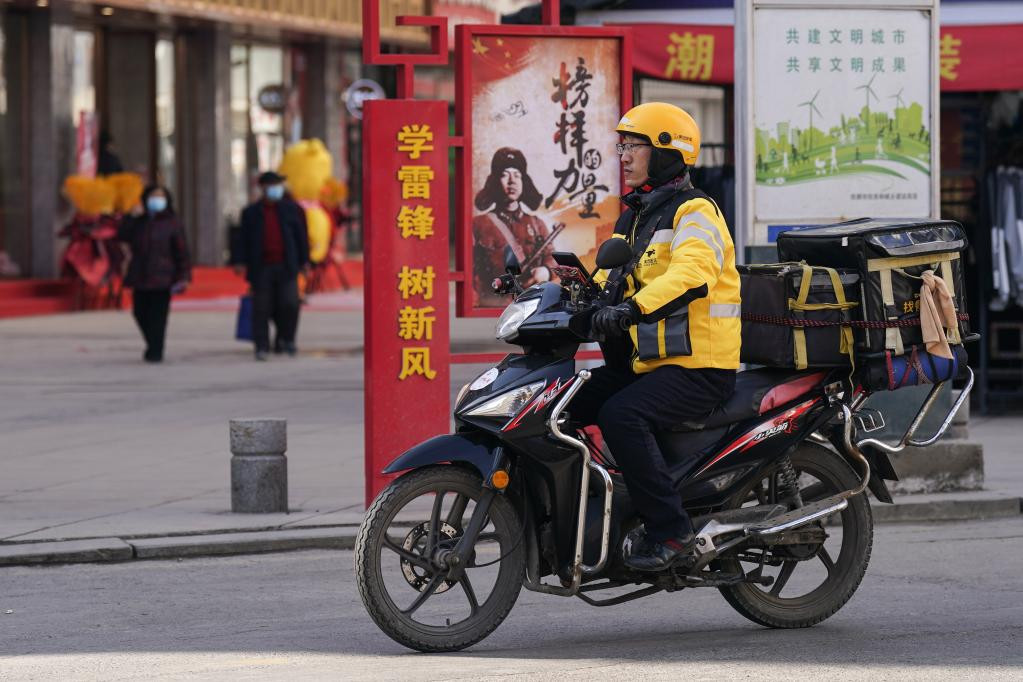 开展志愿服务 书写新时代雷锋故事