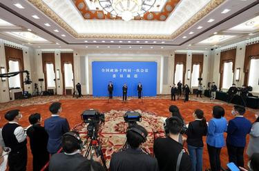 全国政协十四届一次会议第二场“委员通道”开启