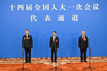 十四届全国人大一次会议第二场“代表通道”开启