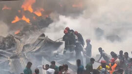 孟加拉国首都一市场突发大火 12人受伤