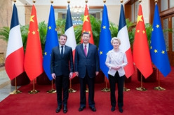 习近平同法国总统、欧盟委员会主席举行中法欧三方会晤