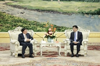王沪宁会见两岸企业家峰会台湾方面理事长一行