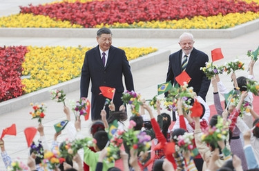 习近平举行仪式欢迎巴西总统访华