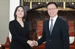 韩正会见德国外长