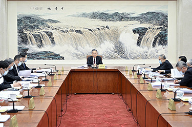 赵乐际主持召开十四届全国人大常委会第二次委员长会议