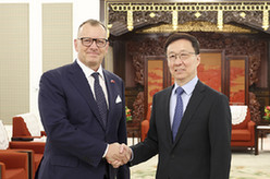 韩正会见斯洛伐克国民议会议长